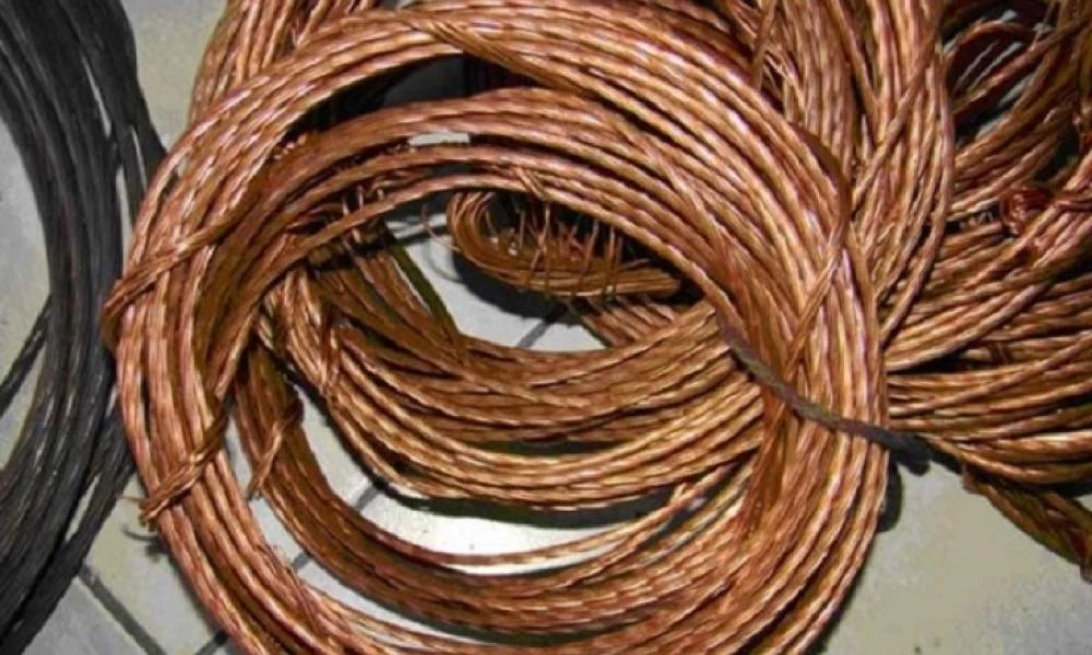 ΕΛ.ΑΣ. - Ημαθία: Χειροπέδες σε δύο άτομα που έκλεβαν καλώδια χαλκού